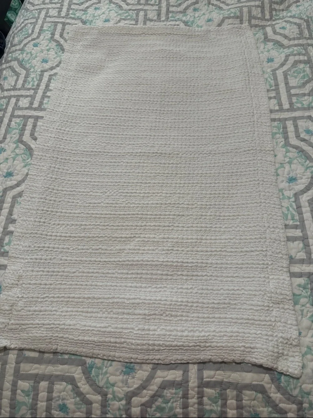 Pottery barn king size one pillowcase white with honeycomb like texture
